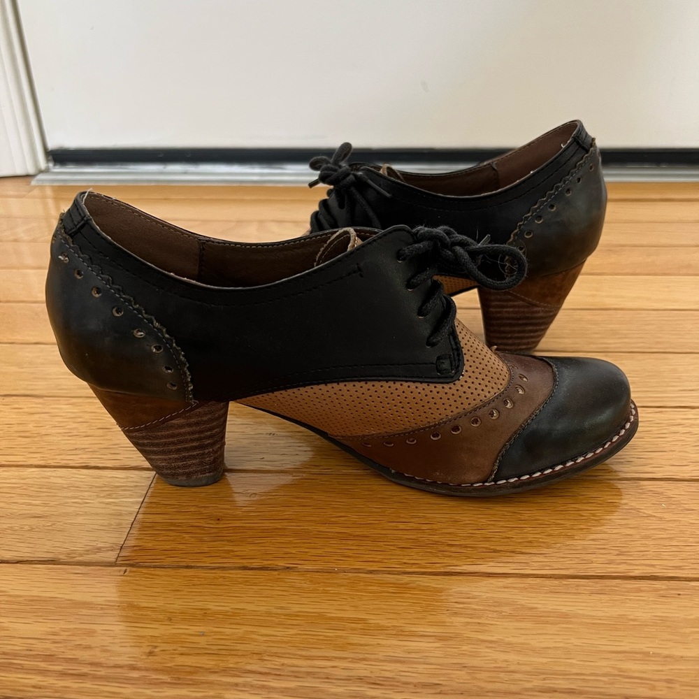 L’Artiste Derby Pump size 37